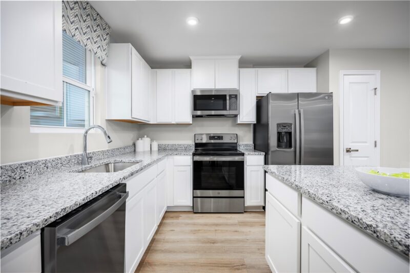 168 White Oak Drive — photo 3