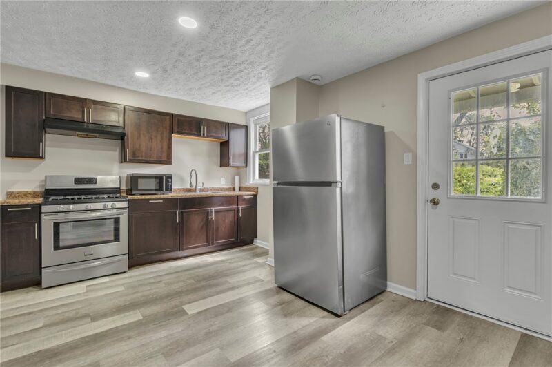 719 Grove St — photo 4