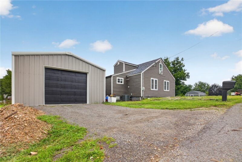 424 Pershing Ave — photo 3