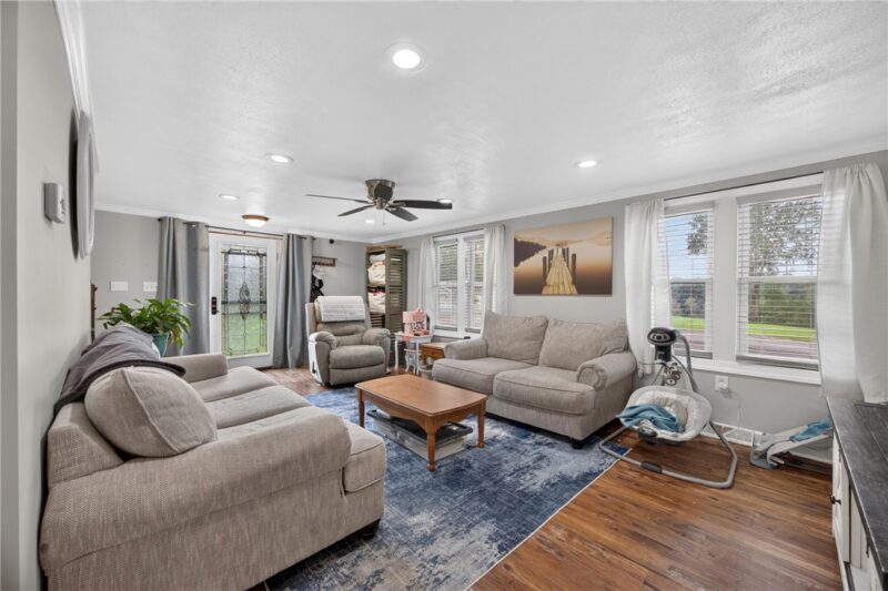 424 Pershing Ave — photo 8