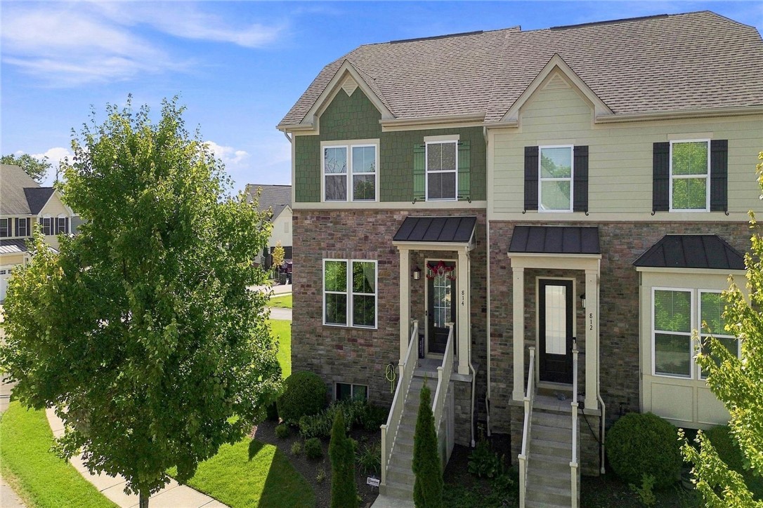 814 Oneida Circle — photo 1
