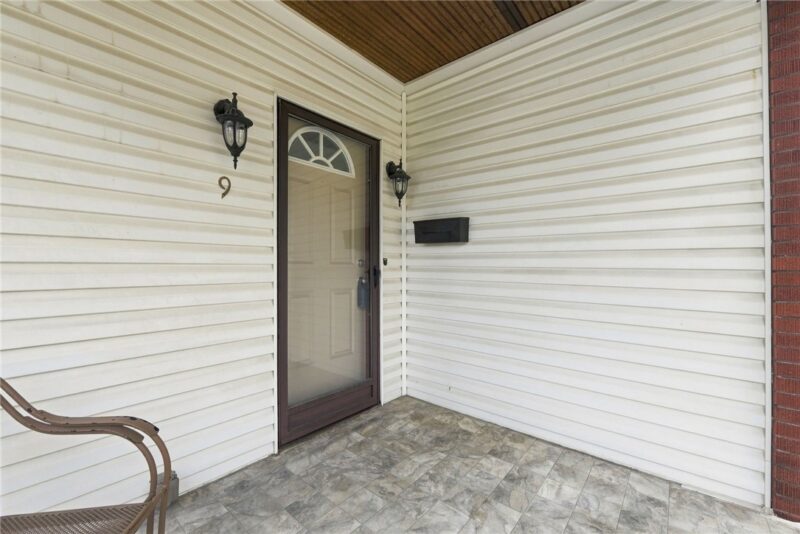 9 Pioneer Ave — photo 2