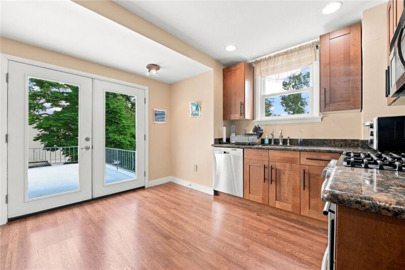 9 Pioneer Ave — photo 4
