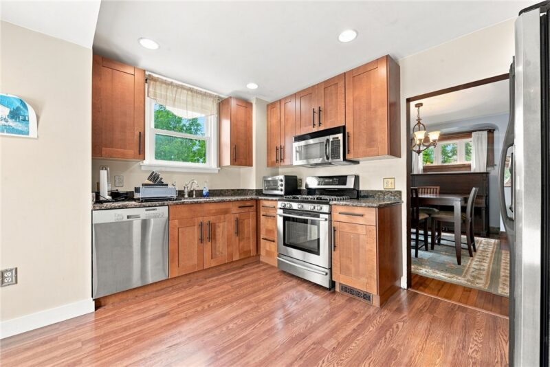 9 Pioneer Ave — photo 5