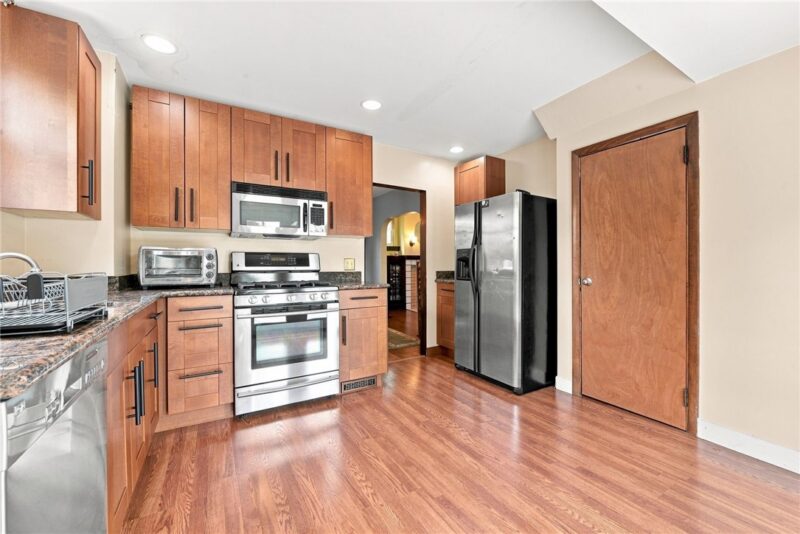9 Pioneer Ave — photo 6