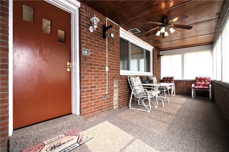 210 4th Ave — photo 3