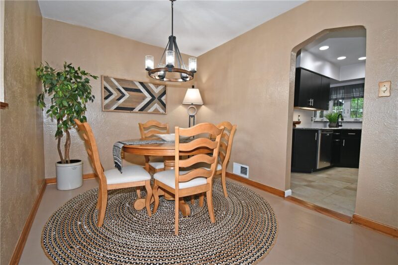 4636 Meadowgreen Dr — photo 8