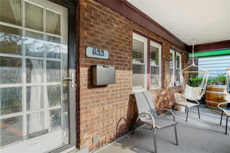 533 Peebles St — photo 2