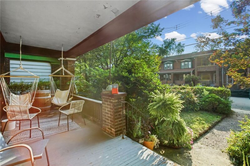 533 Peebles St — photo 4