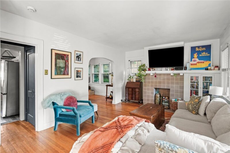 533 Peebles St — photo 5