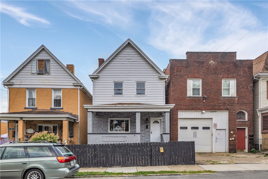 831 Woodward Ave — photo 1