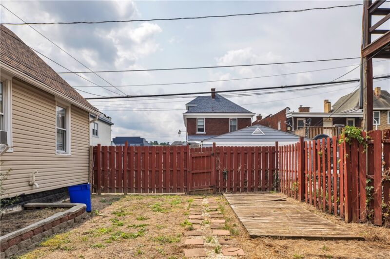 831 Woodward Ave — photo 2
