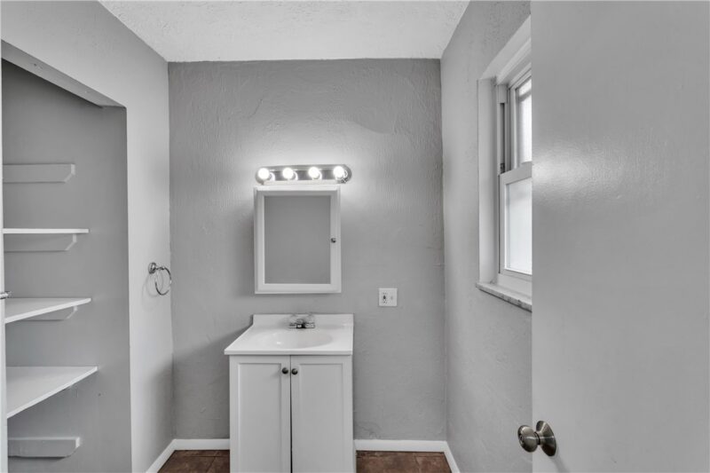 831 Woodward Ave — photo 8