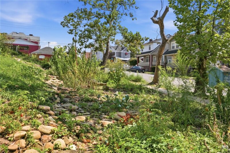 900 9th Ave — photo 6