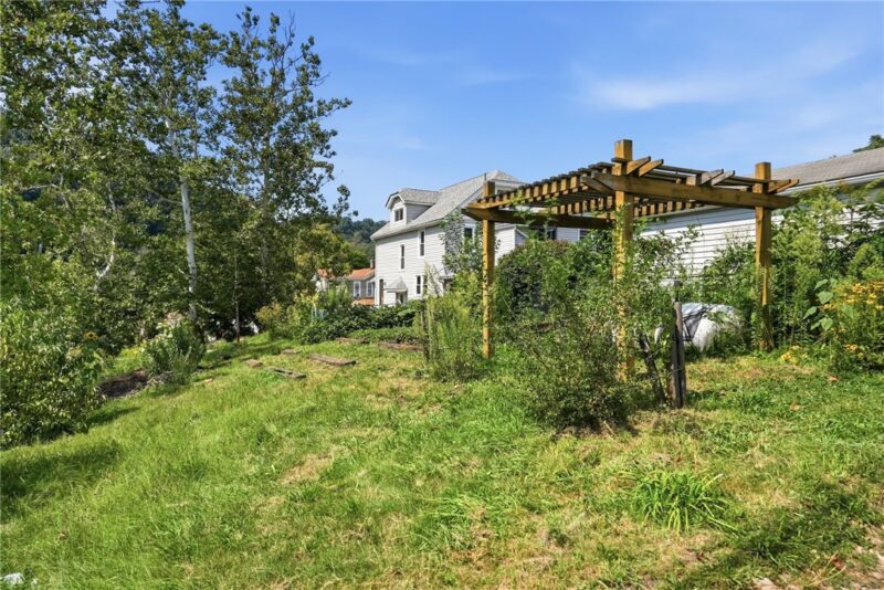 900 9th Ave — photo 7