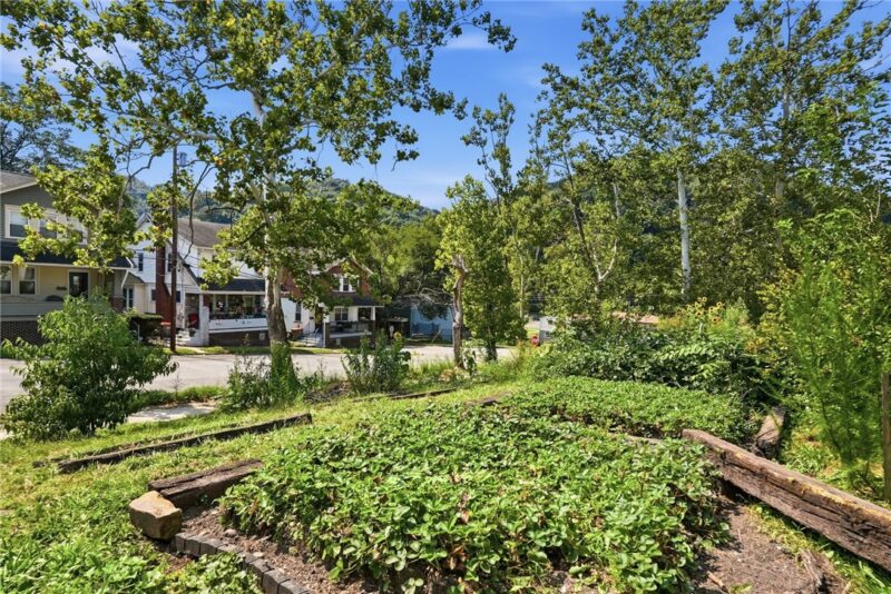 900 9th Ave — photo 8