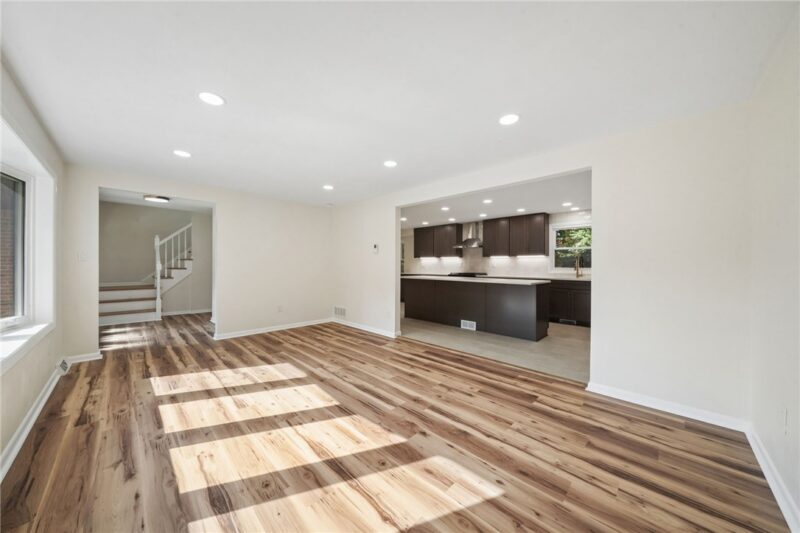 734 Heathergate Dr — photo 3