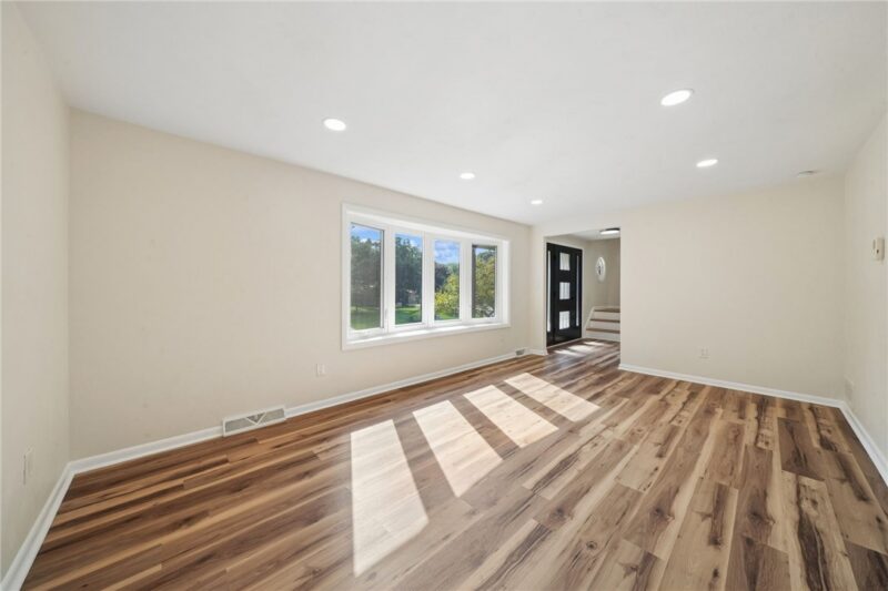 734 Heathergate Dr — photo 4