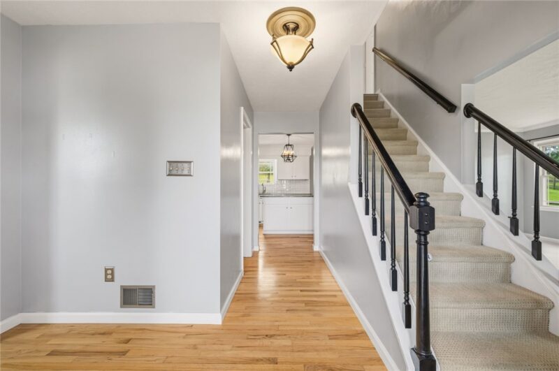 333 Warrick Dr — photo 2