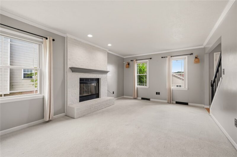 333 Warrick Dr — photo 3