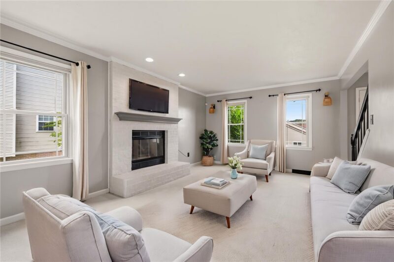 333 Warrick Dr — photo 4