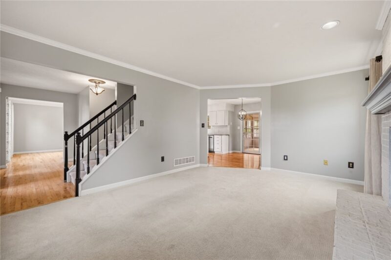 333 Warrick Dr — photo 5