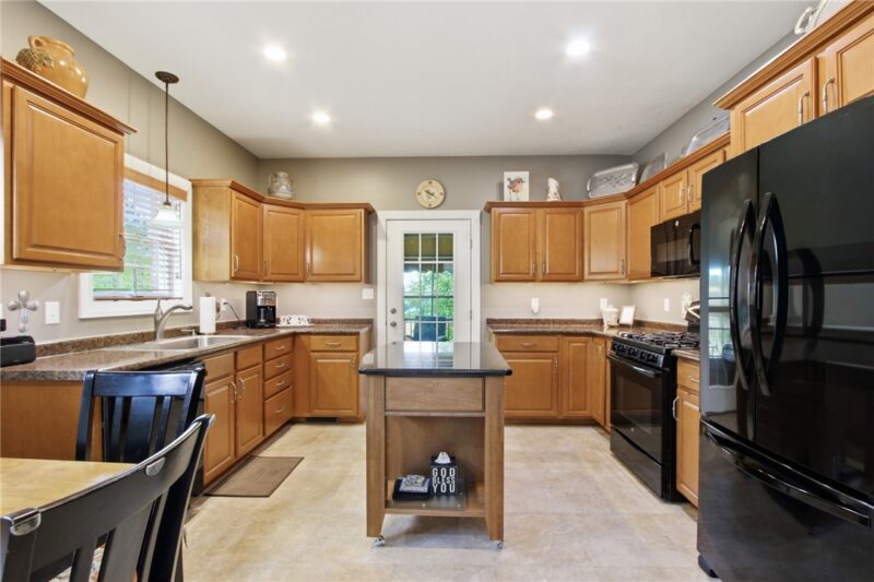 150 Green Commons Drive — photo 4