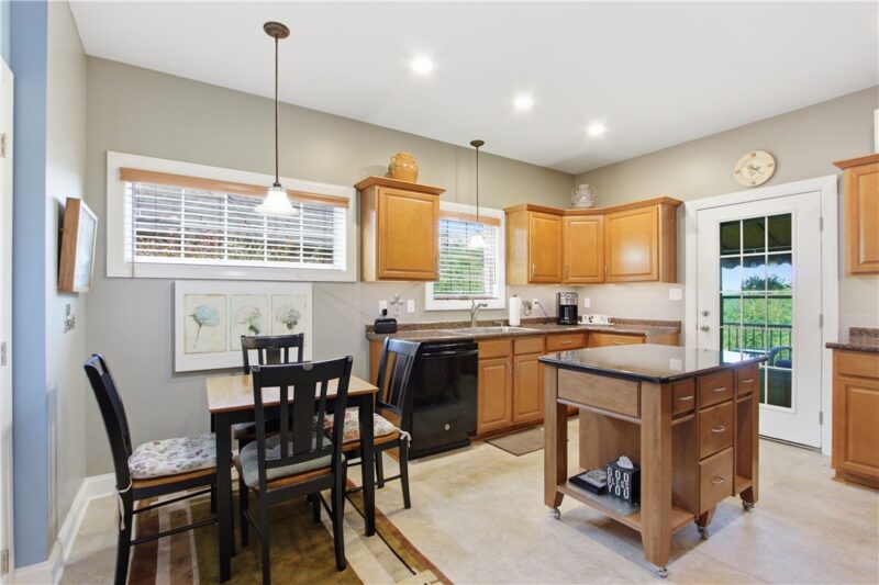 150 Green Commons Drive — photo 7