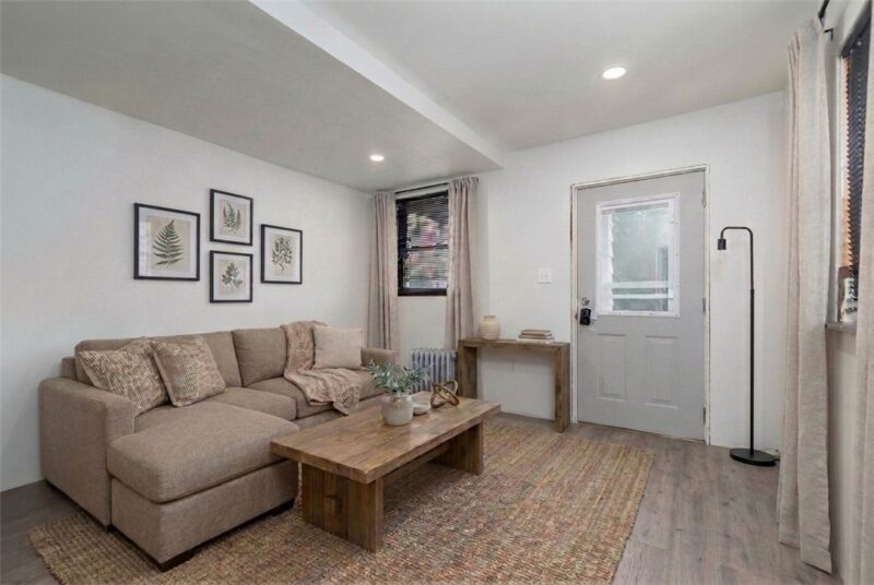 208 Campbell St — photo 2