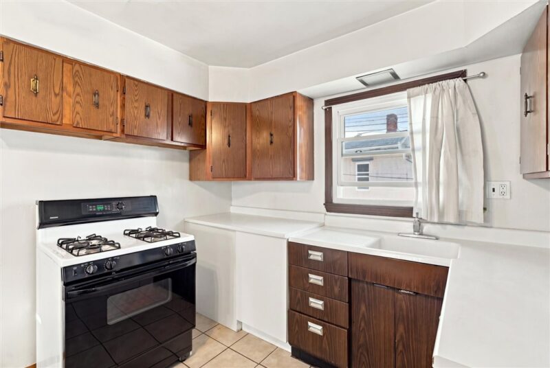 134 - 136 Amanda Ave — photo 7