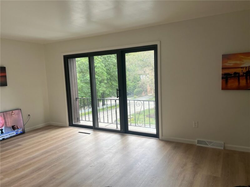 227 Queensberry Ct — photo 8