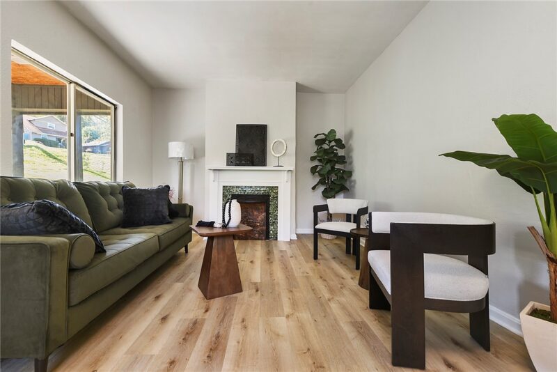 3260 Mcroberts Rd — photo 2