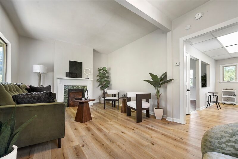 3260 Mcroberts Rd — photo 3