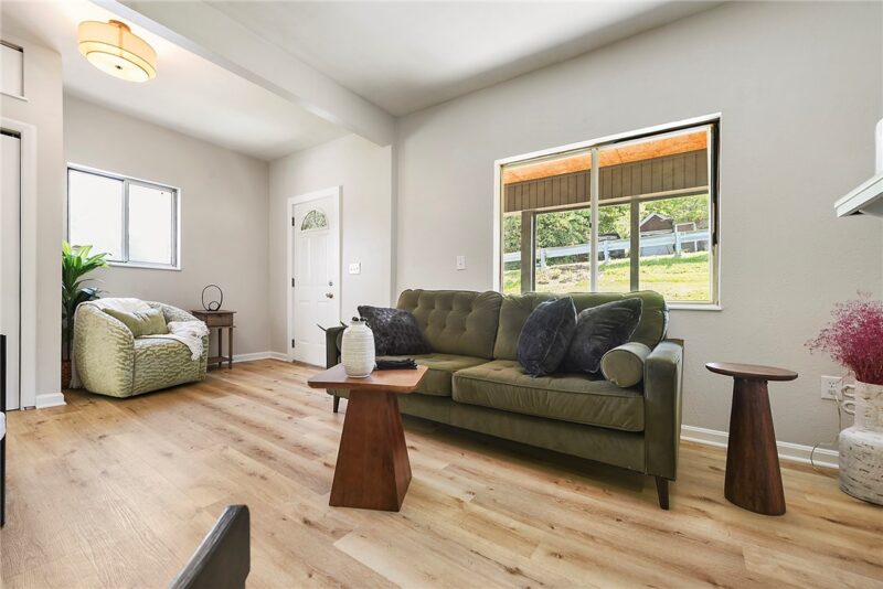 3260 Mcroberts Rd — photo 6