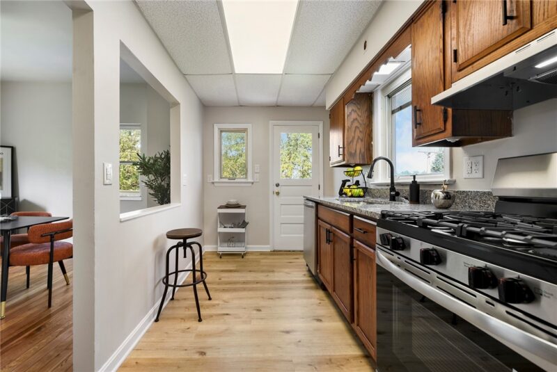3260 Mcroberts Rd — photo 8