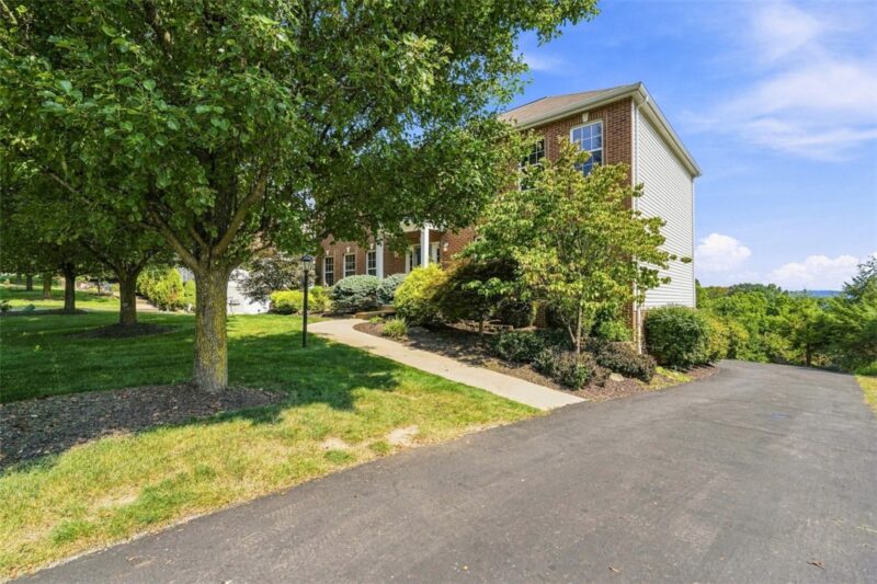 1512 Laurel Ridge Dr — photo 3