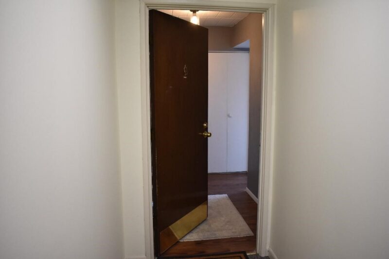 633 Forest Green Dr — photo 2