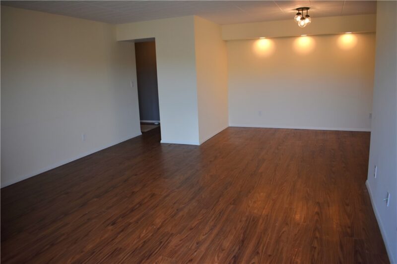 633 Forest Green Dr — photo 5