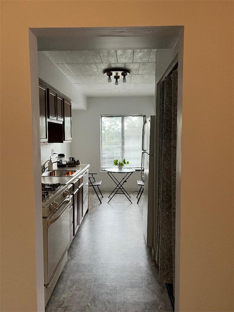 633 Forest Green Dr — photo 8