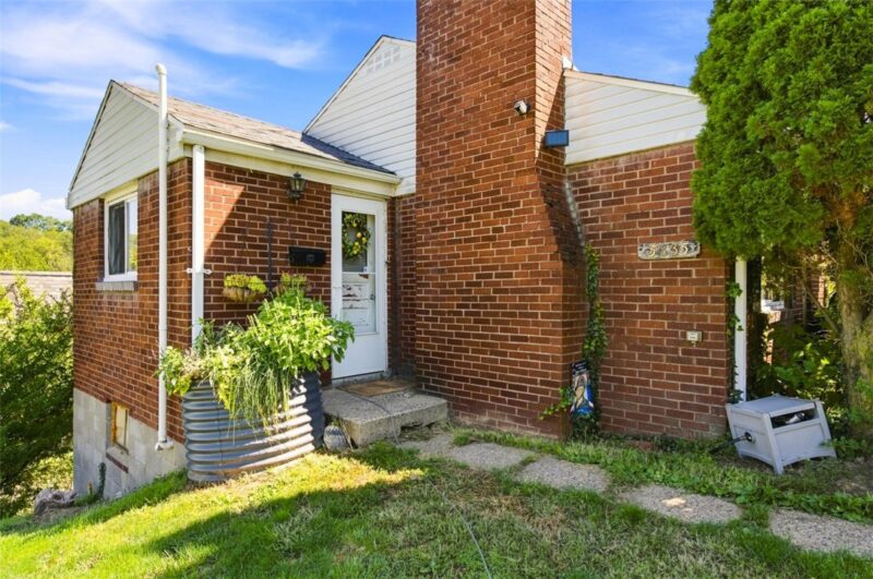 5835 Keystone Dr — photo 2
