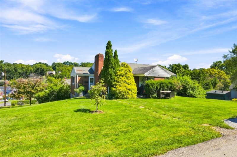 5835 Keystone Dr — photo 4