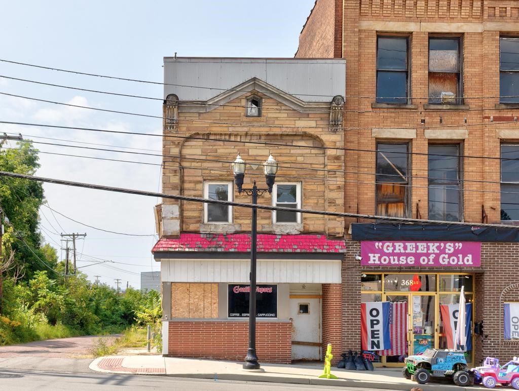 372 E Washington St — photo 1