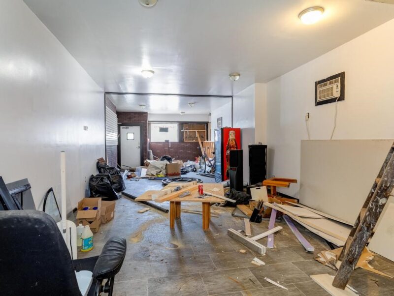 372 E Washington St — photo 3