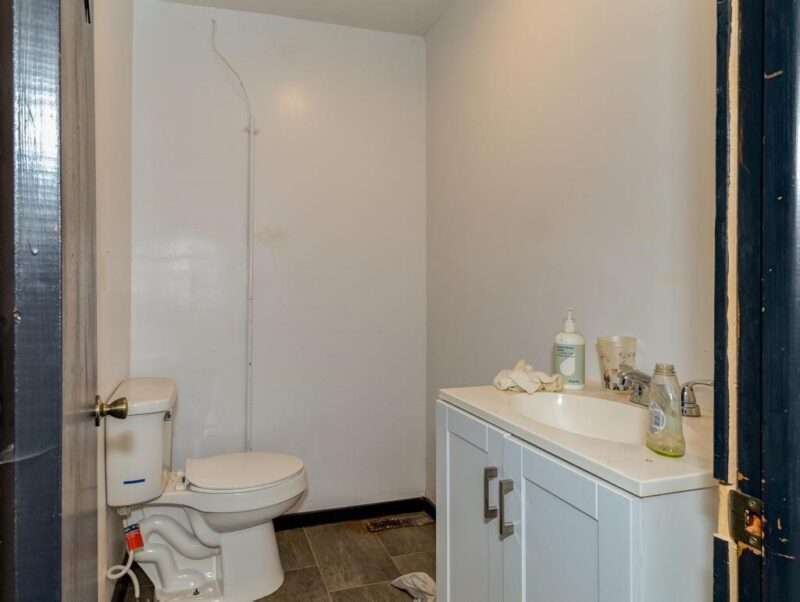 372 E Washington St — photo 5