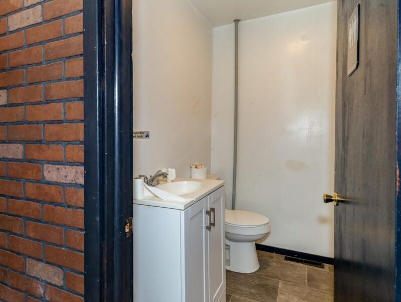 372 E Washington St — photo 6