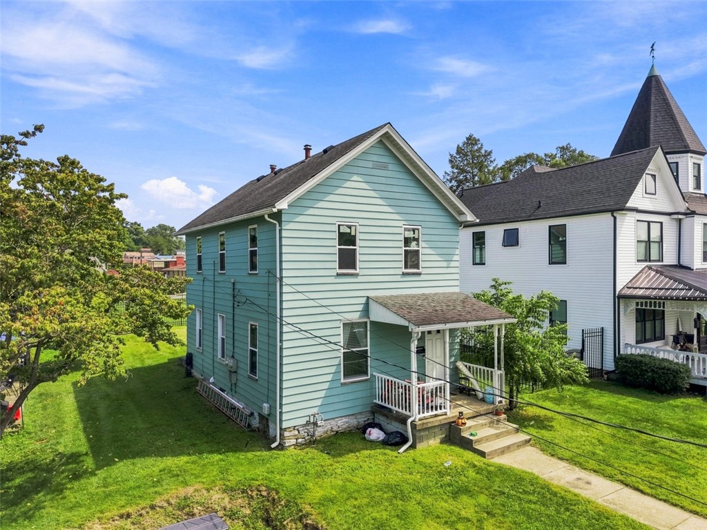 222 Hastings Ave — photo 1