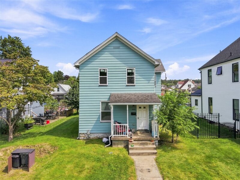 222 Hastings Ave — photo 2