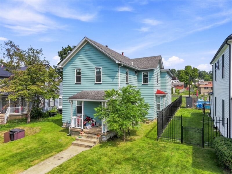 222 Hastings Ave — photo 3