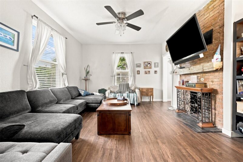 222 Hastings Ave — photo 5