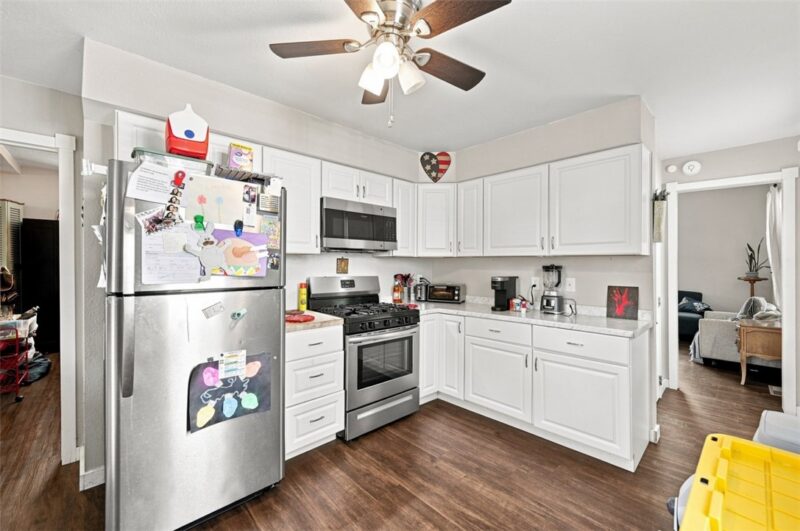 222 Hastings Ave — photo 8